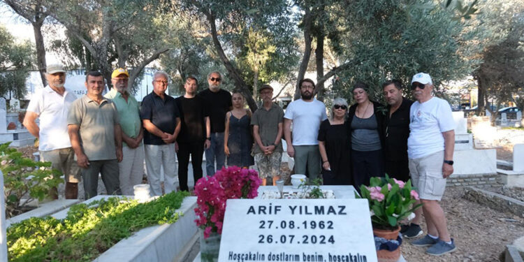 Bodrum’da Maviye Aşık Kaptan Arif Yılmaz, Vefatının 2. Yılında Mezarı Başında Anıldı