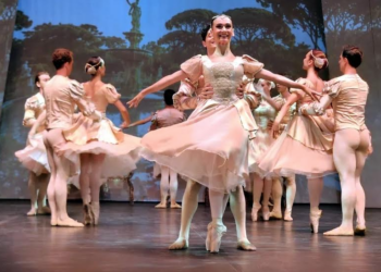 Bodrum Uluslararası Bale Festivali, “Kuğu Gölü” ile perdelerini açtı