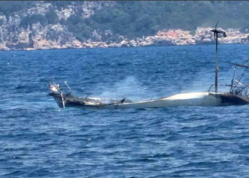Marmaris’te demirli yelkenli tekne alevlere teslim oldu