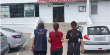 MUĞLA’DA FETÖ OPERASYONU! 10 YIL FİRARİ YÜZBAŞININ ABLASI TUTUKLANDI