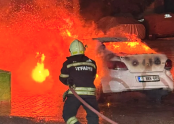 BODRUM’DA SEYİR HALİNDEKİ OTOMOBİL ALEV ALEV YANDI