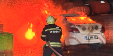 BODRUM’DA SEYİR HALİNDEKİ OTOMOBİL ALEV ALEV YANDI