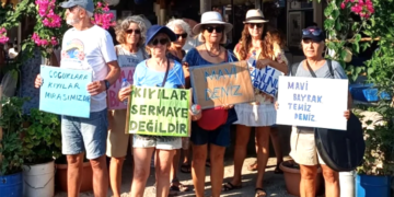 DENİZE GİREMEDİKLERİ GÜMÜŞLÜK’TE 8 HAFTADIR EYLEMLEDELER