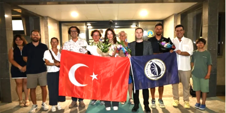 BODRUM’UN DÜNYA ŞAMPİYONU DERİN BARTAN EVİNE DÖNDÜ