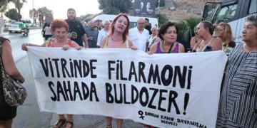BODRUMLU KADINLARDAN LİMAK’IN 50.YIL KONSERİNE PROTESTO