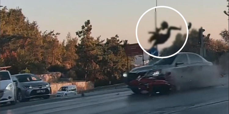 Bodrum’da Feci Kaza: Motosiklet Sürücüsü Metrelerce Havalanarak Yola Savruldu