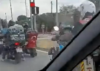 Yunanistan’da motosikletlerinde Türk bayrağı taşıyan gezgin grubuna Yunan polisinden gözaltı