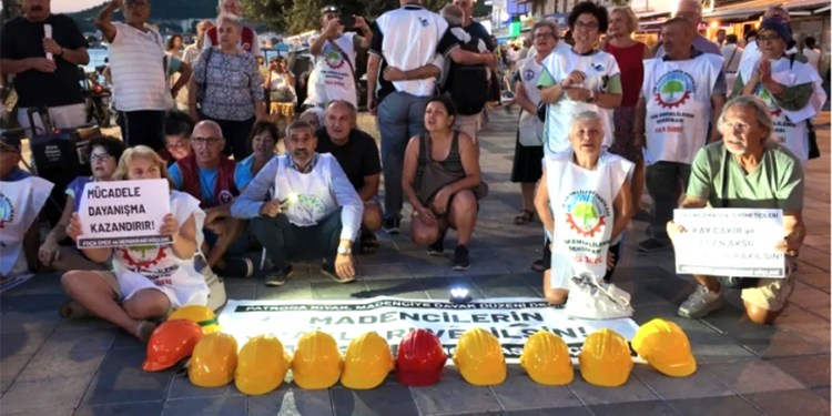 MADENCİLERE DESTEK TUTUKLANAN SENDİKACILARA ÖZGÜRLÜK EYLEMİ