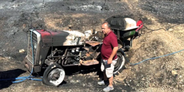 ALEVLERİN ARASINDAN CANINI ZOR KURTARDI
