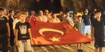 Muğla Menteşe’de İnsanlarla birlikte boğalar da yürüdü!
