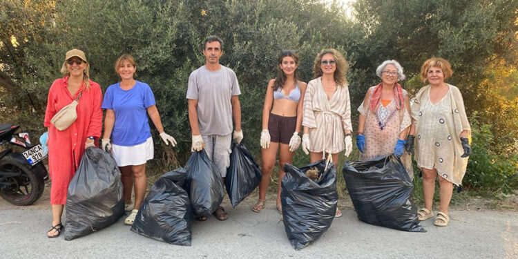 Yalıkavak’ta Denizden Çıktılar, Çevreyi Temizlediler