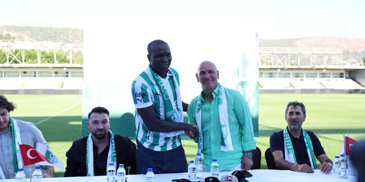 Bodrum FK’da Vincent Aboubakar’a coşkulu imza töreni