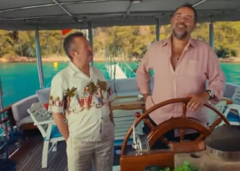 Ata Demirer ve Erkan Can, Fethiye’nin mavisi için kamera karşısına geçti