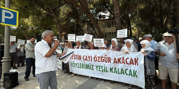 Muğla’da Çimento Fabrikasına Karşı Mahkeme Önünde Nöbet