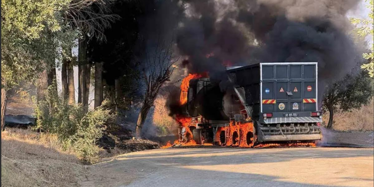 Muğla’da belediyeye ait araç alev alev yandı