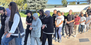 TEKNEYLE YURT DIŞINA KAÇMAYA ÇALIŞAN 9 FETÖ ŞÜPHELİSİ VE KAPTAN ADLİYEYE SEVK EDİLDİ