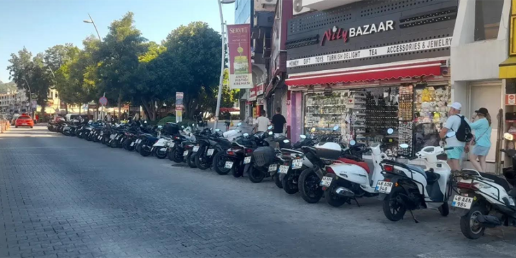 Muğla’da Motosiklet Otomobili Solladı: 321 Bin Motosiklet Yollarda