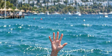 Bitez’de denize giren kadın ölümden döndü