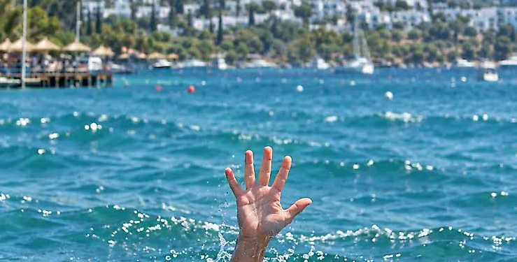 Bitez’de denize giren kadın ölümden döndü