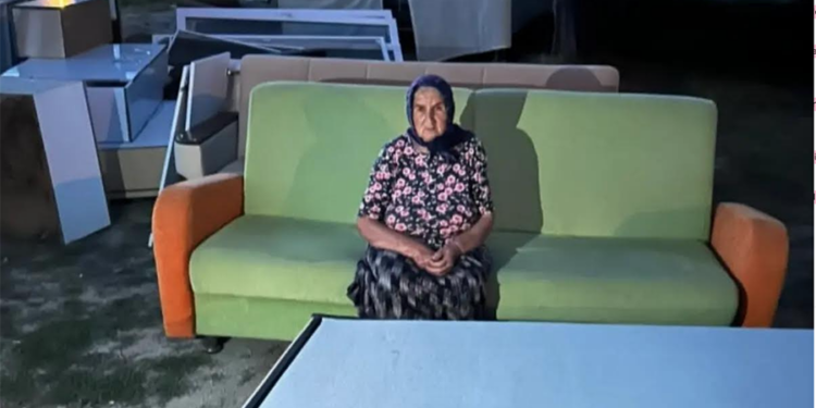 Marmaris’te Evi Yıkılan 70 Yaşındaki Fatmana Teyze, Evladının Yanına Yerleşti