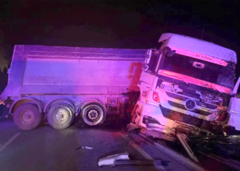 Muğla’da Feci Kaza: Hatalı Sollama Tırı Karşı Şeride Fırlattı!