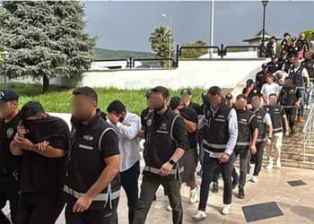Muğla merkezli suç örgütlerine yönelik düzenlenen “Sokaklar Güvende” operasyonunda 42 şüpheliden 13’ü tutuklandı
