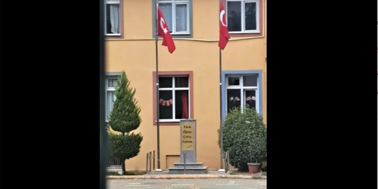 Muğla Menteşe’de Atatürk büstüne saldırı! Şüpheli aranıyor