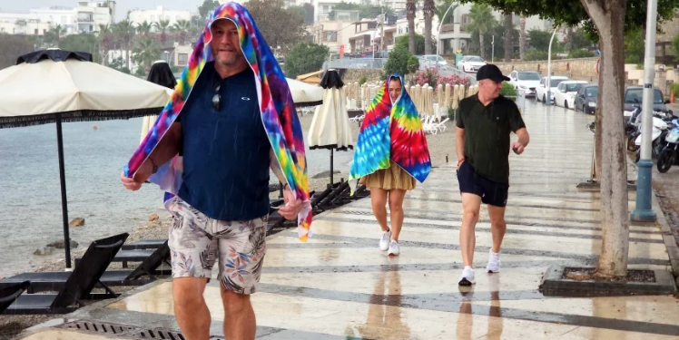 BODRUM’DA YAĞMURA HAZIRLIKSIZ YAKALANDILAR