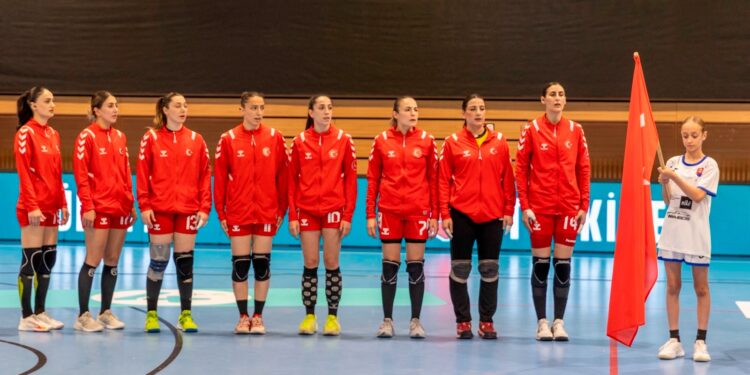 YALIKAVAKSPOR’DA MİLLİ TAKIM MESAİSİ: A TAKIMDAN ALTYAPIYA 11 SPORCU MİLLİ DAVET ALDI
