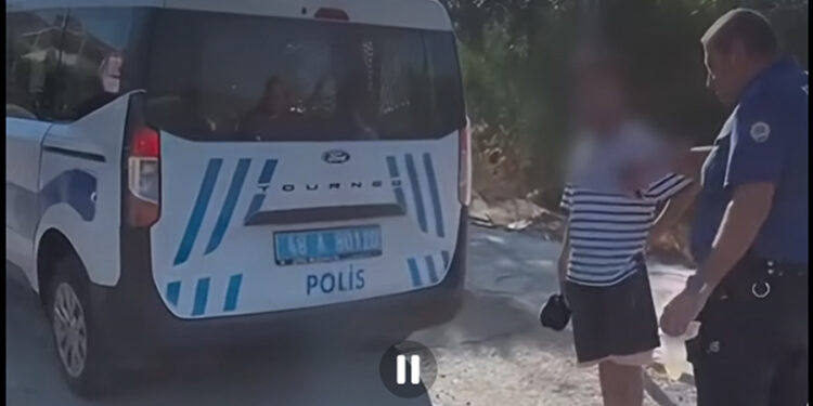 Okul çevresindeki şüpheli şahsa polis müdahalesi
