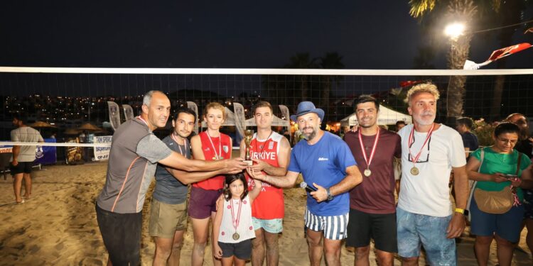 Plaj Voleybolu Şenliği Gündoğan’da Tamamlandı