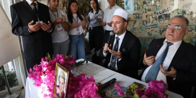 SANAT GÜNEŞİ ZEKİ MÜREN, 30. YILINDA BODRUM’DA DUALARLA ANILDI