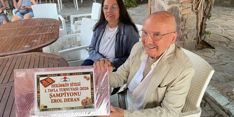 Kanun Ustası Erol Deran, Bodrum’da “tavla şampiyonu” oldu