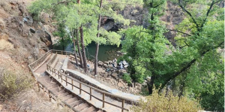 BODRUM’A BİRKAÇ SAAT UZAKLIKTA SAKLI CENNET: TOPARLAR ŞELALESİ