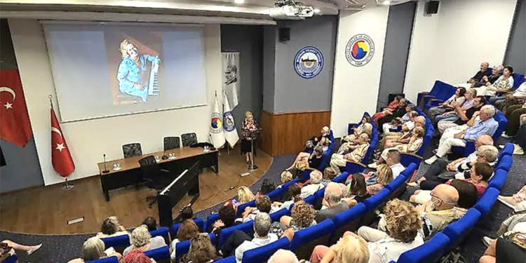 Gülsin Onay Bodrum’da müzikseverlerle buluştu
