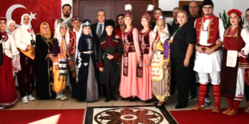 7 ÜLKENİN HALK OYUNLARI GRUBU FESTİVALE GELDİ
