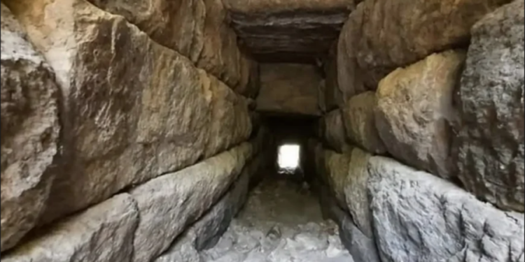 MİLAS’TA BİNLERCE YILLIK SU TAHLİYE KANALI ORTAYA ÇIKTI!