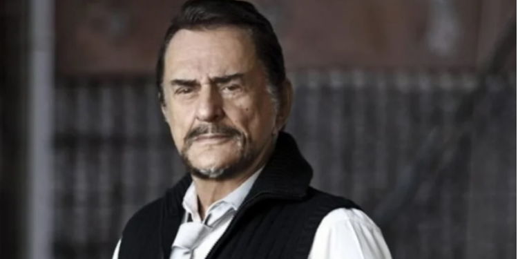 Türk pop müziğinin usta ismi Alpay hayatını kaybetti