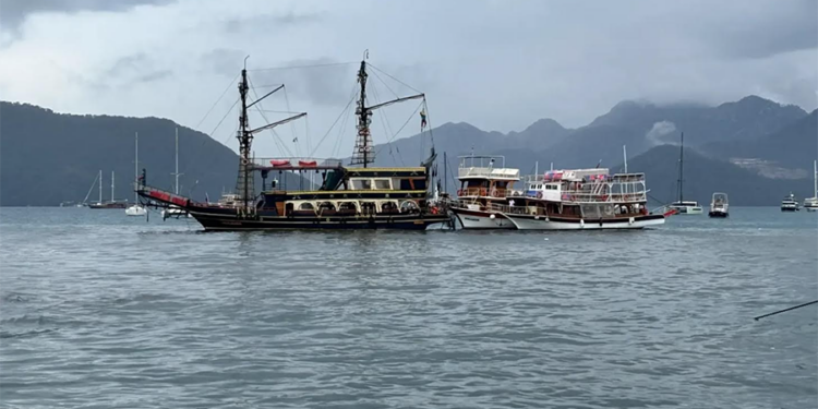 Marmaris’te fırtına ortalığı savaş alanına çevirdi! Tekneler birbirine girdi!