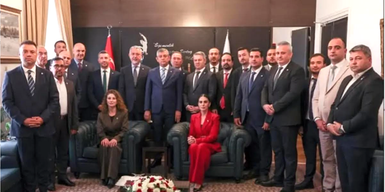 Muğla’da Yeni Parti İl Başkanlığı Yarışı: Özgür Özel’in Tercihi Nail Kızıl mı?