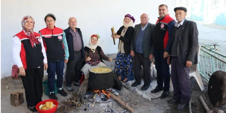 MİLAS KÖYLÜLERİNİN İPEKBÖCEĞİ MERAKI GEÇİM KAYNAĞI OLDU