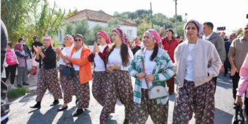 TARIM ŞENLİĞİ’NDE KADIN ÇİFTÇİLER İZ BIRAKTI