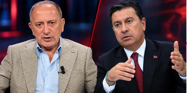 Fatih Altaylı ve bir konuk haber stüdyosunda yan yana.