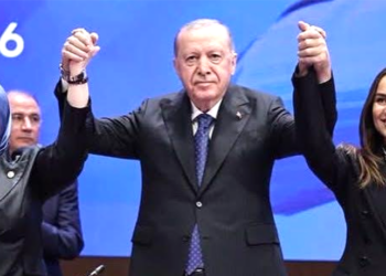 Asuman Gülsoy AK Parti Rozetini Taktı, Akıllarda Tek Soru Var: “O Diploma Nerede?”