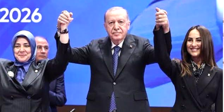 Asuman Gülsoy AK Parti Rozetini Taktı, Akıllarda Tek Soru Var: “O Diploma Nerede?”