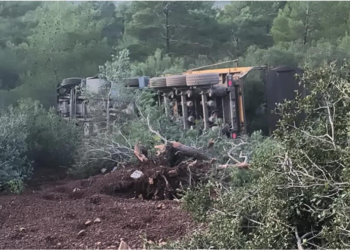 Muğla Menteşe’de kamyon şarampole uçtu!