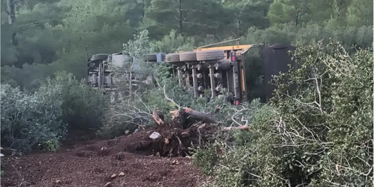 Muğla Menteşe’de kamyon şarampole uçtu!