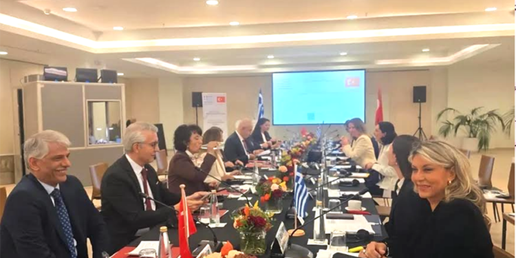 Türkiye ve Yunanistan heyetleri arasında gerçekleşen resmi toplantı.