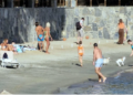 BODRUM’DA GÜNEŞLİ MOLA: TURİSTLER DENİZİN TADINI ÇIKARDI
