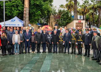 Bodrum’da 29 Ekim Gururu: Sağanak Yağış Cumhuriyet Sevdasına Engel Olamadı